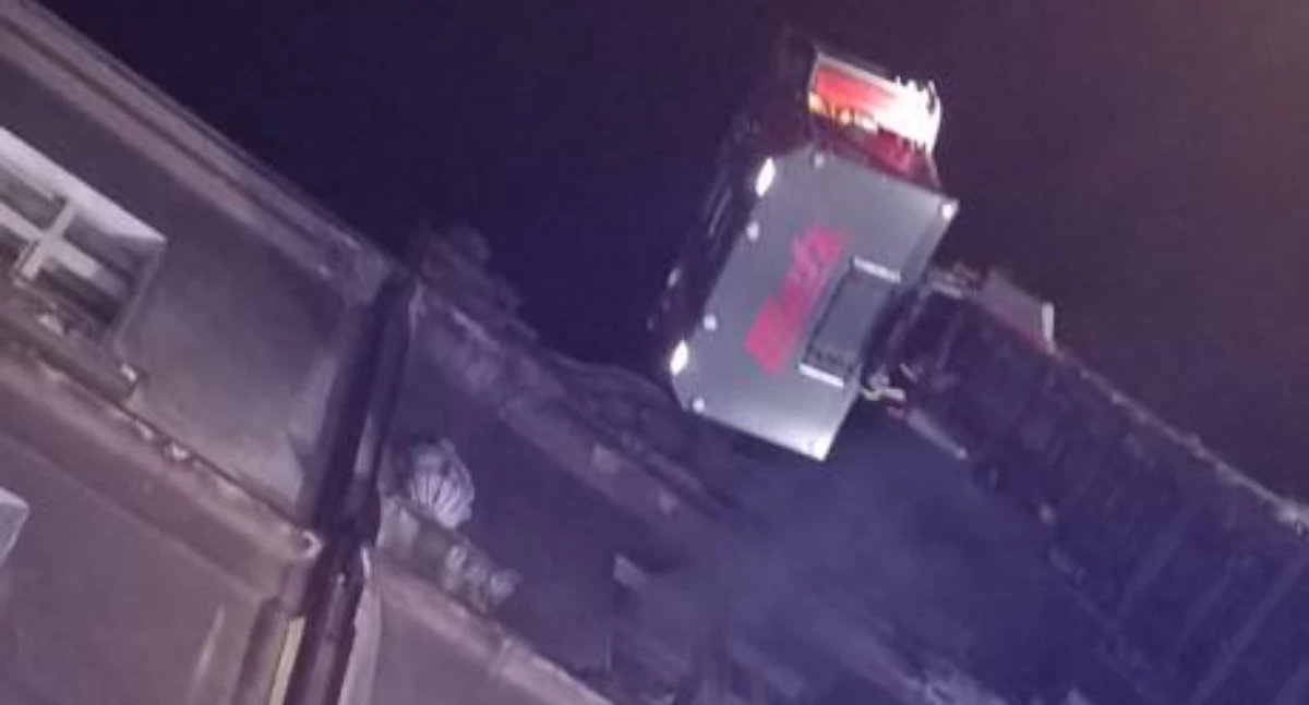 Pożary - interwencje Straży Pożarnej, Pożar kamienicy Pułaskiego osób ewakuowanych - zdjęcie, fotografia