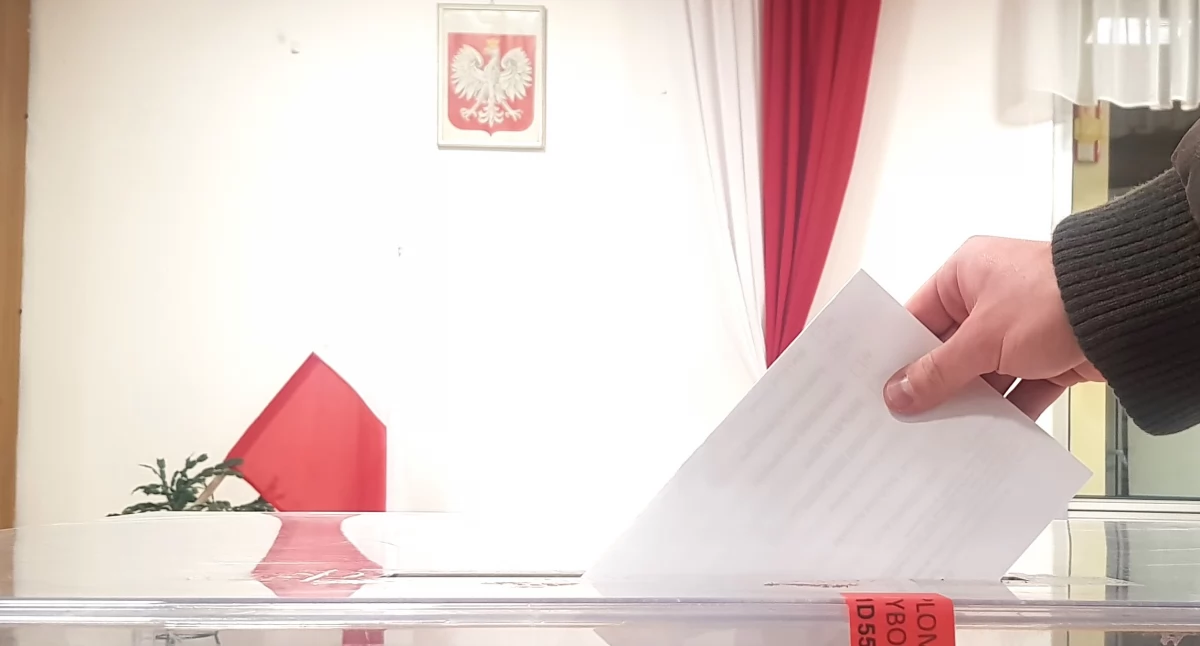 Polityka, Wybory głosowali mieszkańcy Kalisza Powiatu Kaliskiego Wielkopolski - zdjęcie, fotografia