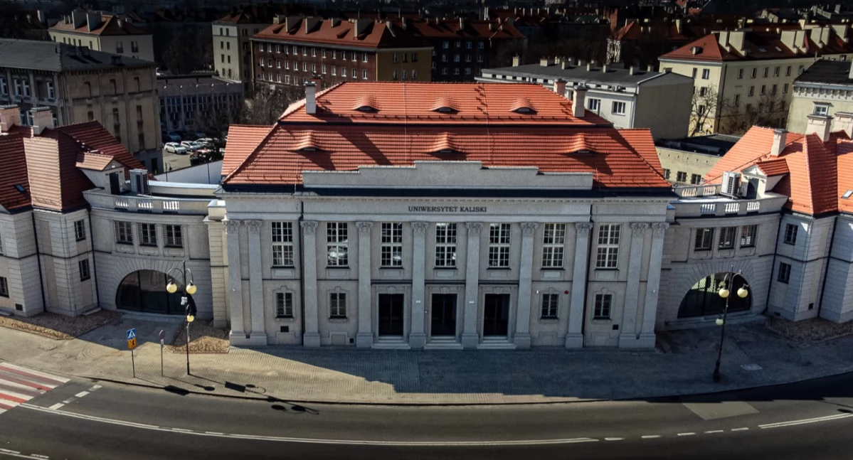 Szkoły i edukacja, kierunki studiów Uniwersytecie Kaliskim - zdjęcie, fotografia