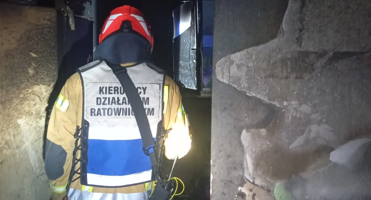 Pożary - interwencje Straży Pożarnej, Pożar ulicy Warszawskiej - zdjęcie, fotografia