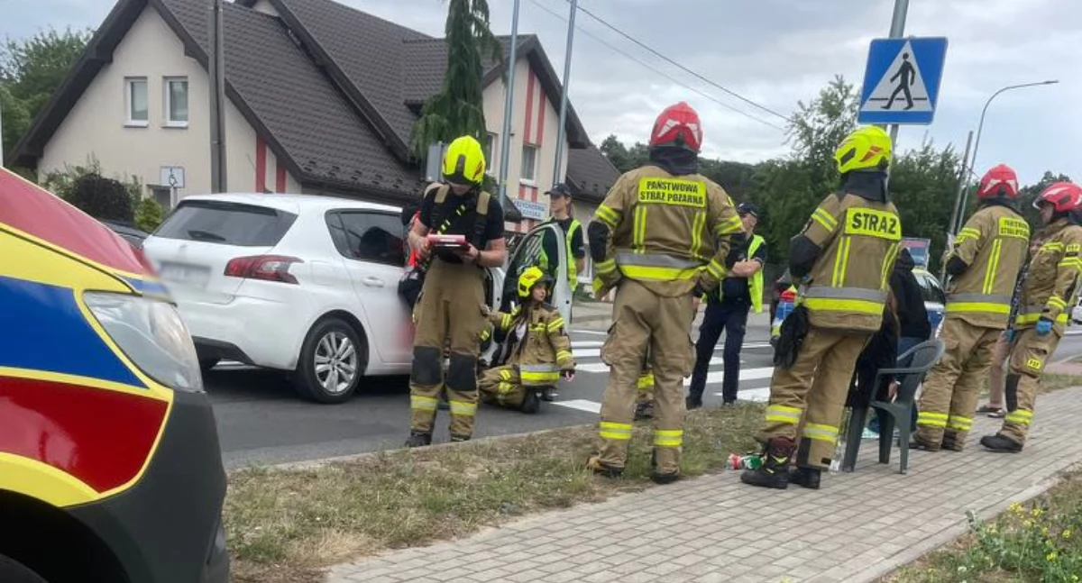 Wypadki drogowe, Kolizja Starożytnej Sprawczyni próbowała odjechać aucie dwójka dzieci - zdjęcie, fotografia