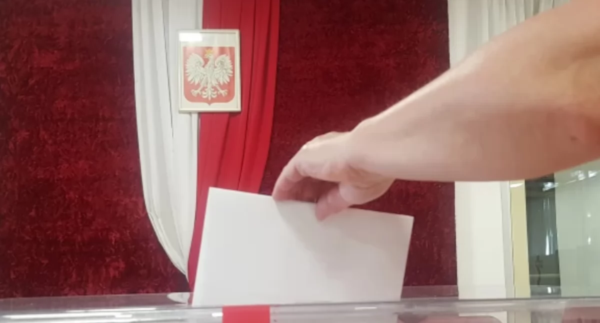 Polityka, Zbierają podpisy referendum dotyczącym nielegalnej migracji - zdjęcie, fotografia