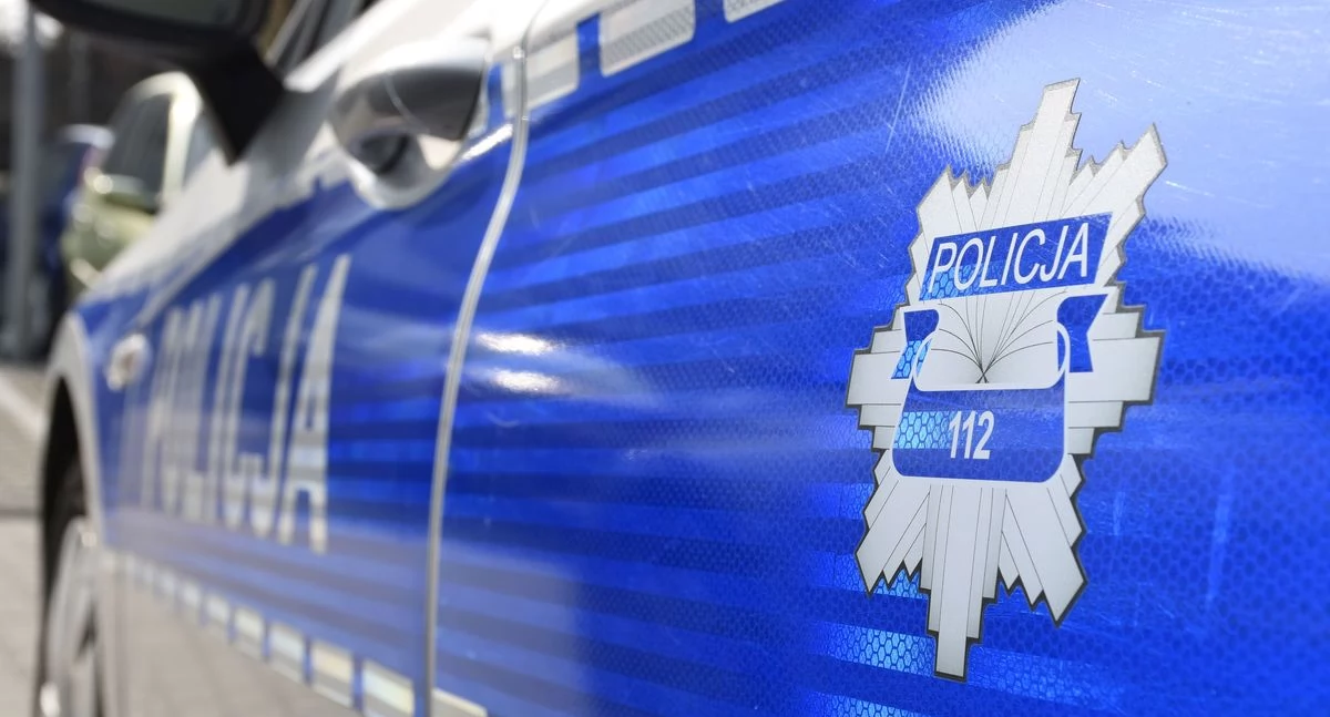 Policja - komunikaty , Mężczyzna leżał jezdni Znaleźli policjanci - zdjęcie, fotografia
