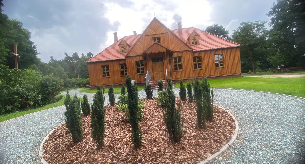 Ciekawostki, Stara Szkoła Pieczyskach wczoraj dziś - zdjęcie, fotografia