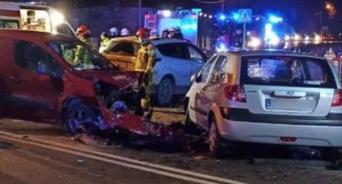 Wypadki drogowe, Nocny „dzwon” Piotrowie - zdjęcie, fotografia