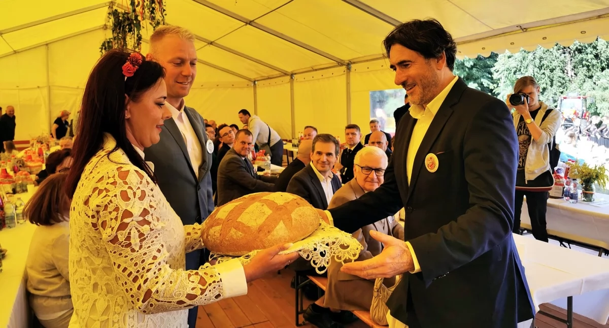 Święta i uroczystości , Święto plonów Dobrzecu - zdjęcie, fotografia