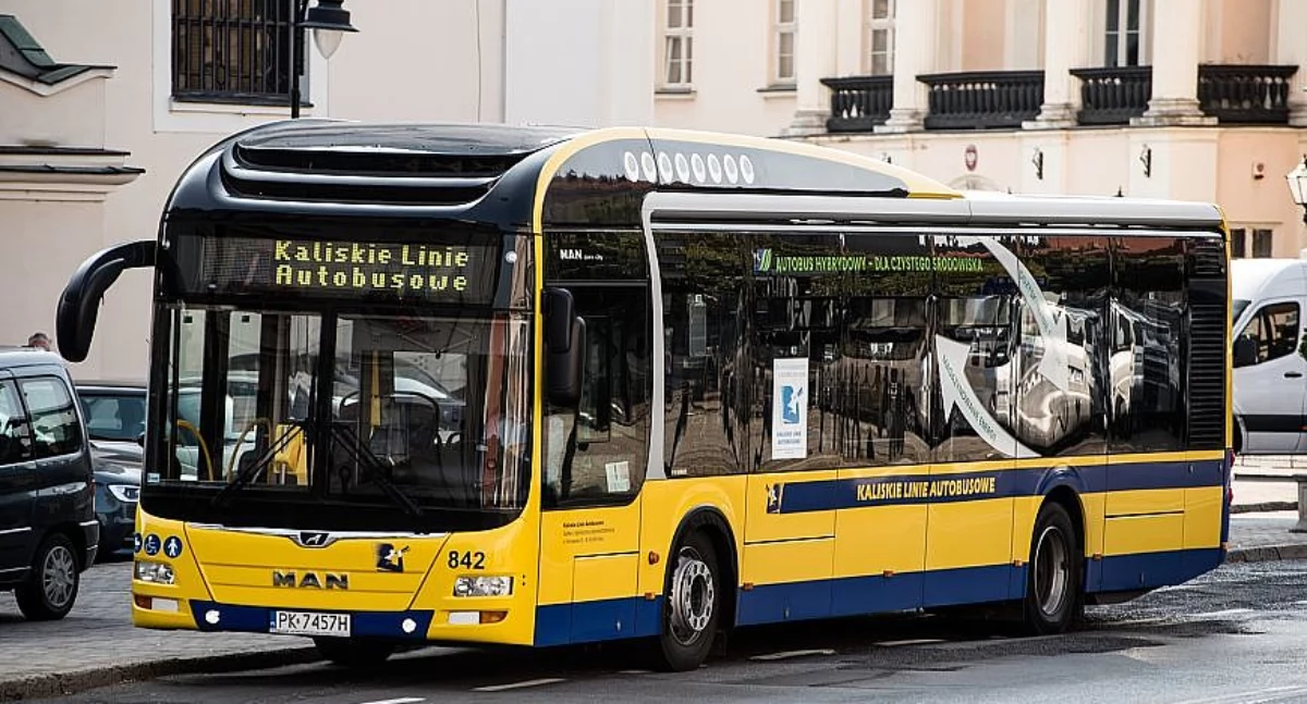 Drogownictwo, Zmiany kursowaniu autobusów - zdjęcie, fotografia