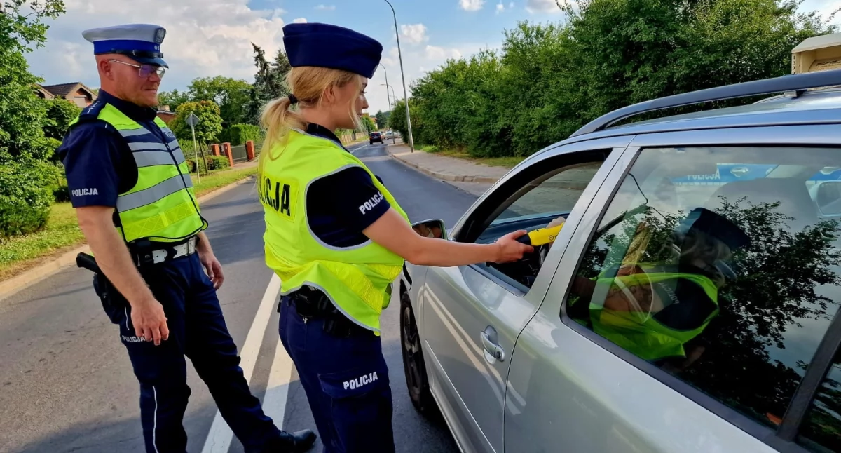 Policja - komunikaty , tolerancji nietrzeźwych kierowców policja przeprowadziła ponad kontroli - zdjęcie, fotografia