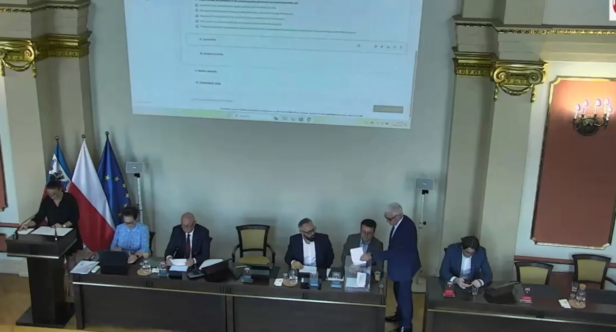 Rada miasta, tajnym głosowaniu Miasta podjęła decyzję dalszych losach przewodniczącego Miasta - zdjęcie, fotografia