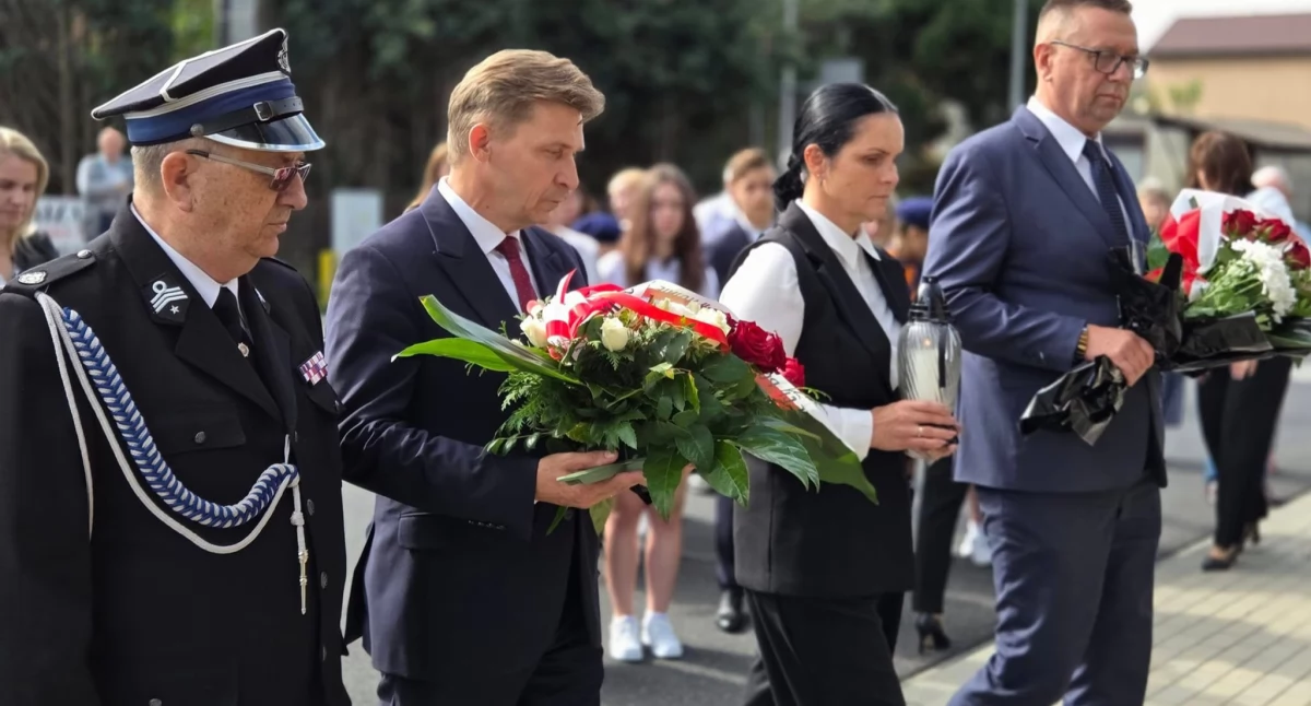 Region, Uczczono pamięć zamordowanych Polaków Mącznikach - zdjęcie, fotografia