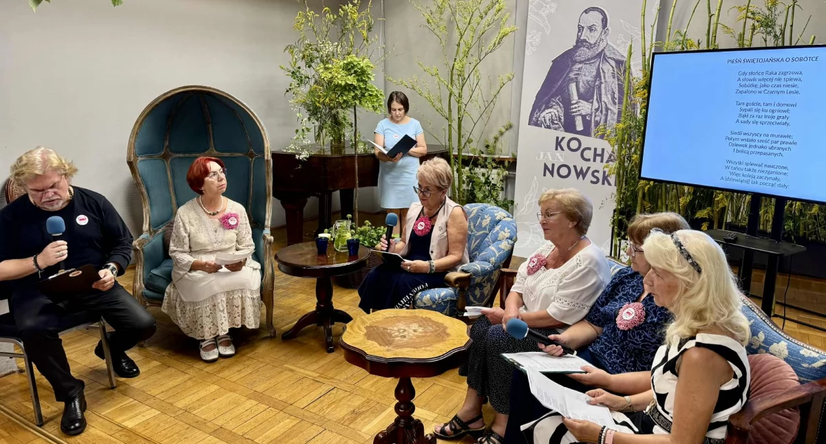 Ciekawostki, „Gościu siądź liściem odpocznij sobie” czyta każdego - zdjęcie, fotografia