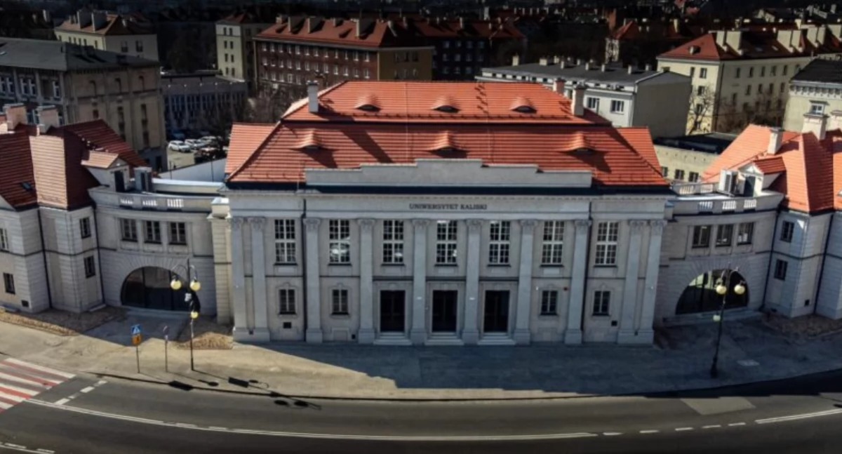 Miejski krajobraz, Rektorat Uniwersytetu Kaliskiego tytułem „Modernizacja Roku” - zdjęcie, fotografia