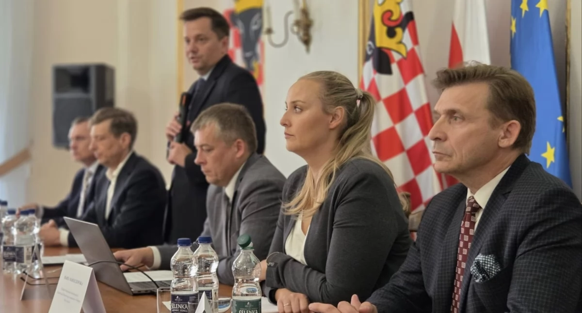 Ochrona środowiska - ekologia, Debatowali poprawie jakości zbiorniku Szałe - zdjęcie, fotografia