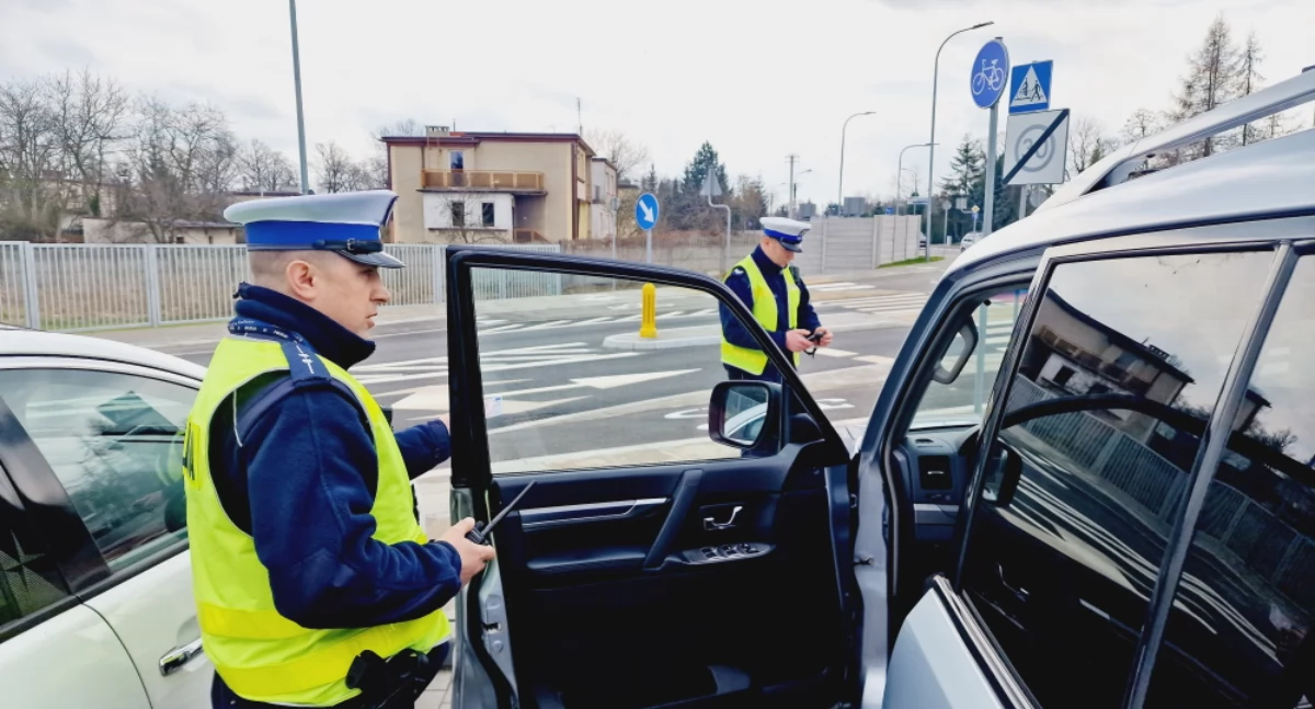 Policja - komunikaty , Zabrali prawo jazdy wsiadła kierownicę - zdjęcie, fotografia