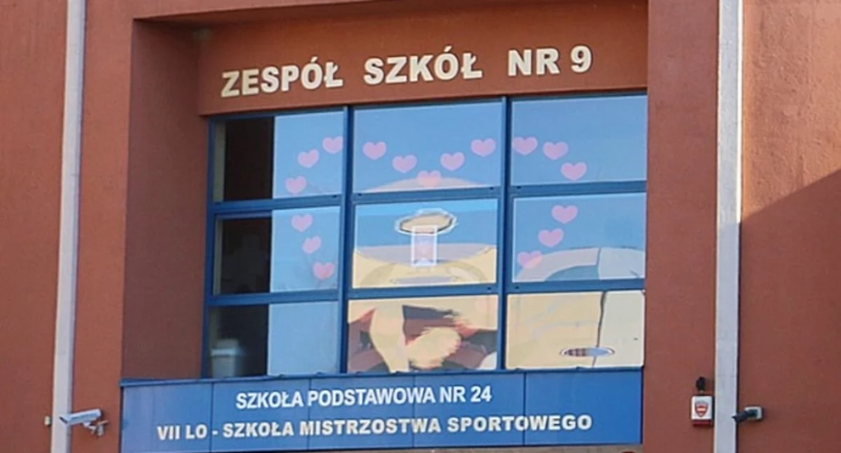 Szkoły i edukacja, Uczniowie rodzice kaliskiej Szkoły Mistrzostwa Sportowego protestują redakcji - zdjęcie, fotografia