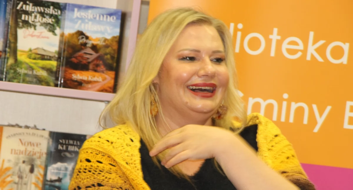 Ciekawostki, Sylwia Kubik autorka bestsellerowych powieści Brzezinach spotkanie - zdjęcie, fotografia