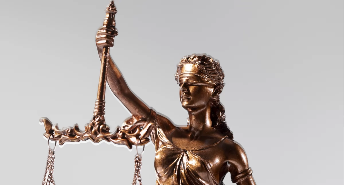 Zaledwie 2,3 proc. Polaków zdecydowanie ufa sądom