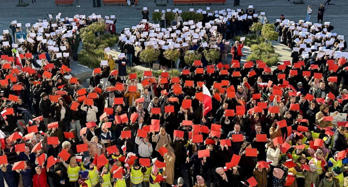Święta i uroczystości , Kaliszanie razem odśpiewali - zdjęcie, fotografia