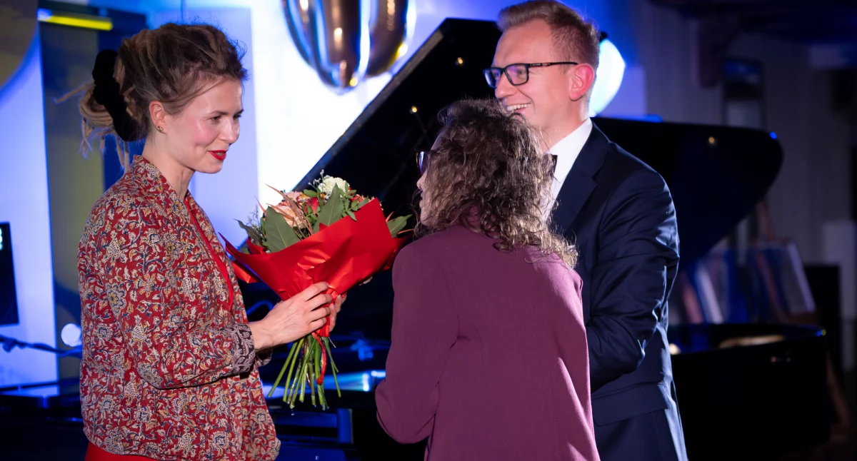 Koncerty, Znana aktorka jubileuszowym koncercie Fundacji - zdjęcie, fotografia