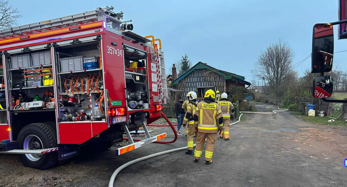 Pożary - interwencje Straży Pożarnej, Pożar jednorodzinnego Skarszewie - zdjęcie, fotografia