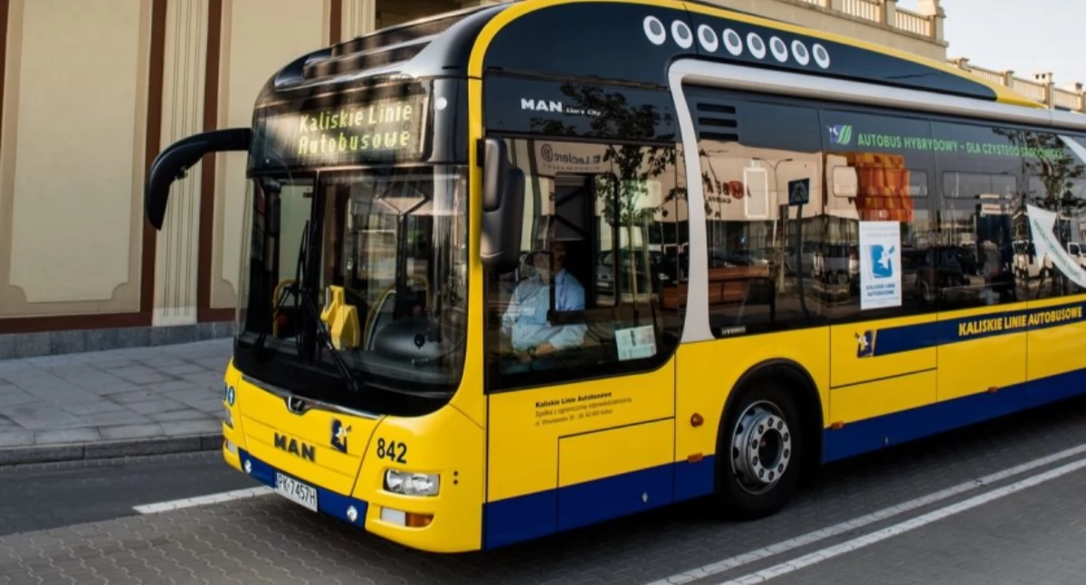Administracja , Kursy autobusów okresie Świąt Bożego Narodzenia Nowego - zdjęcie, fotografia