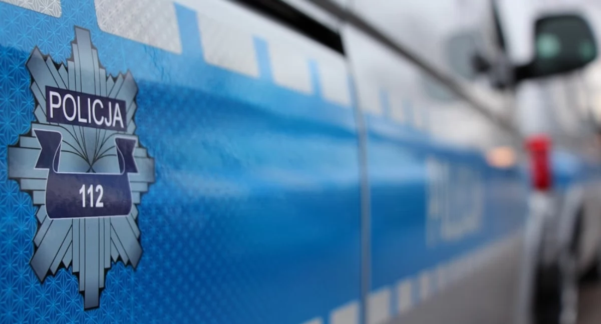 Wypadki drogowe, radiowóz pościgowy kaliskiej policji rozbity Pięć osób szpitalu - zdjęcie, fotografia