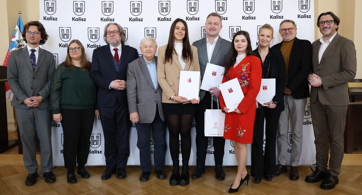 Szkoły i edukacja, Nagrodzono laureatów konkursu najlepsze prace dyplomowe dotyczące Kalisza - zdjęcie, fotografia
