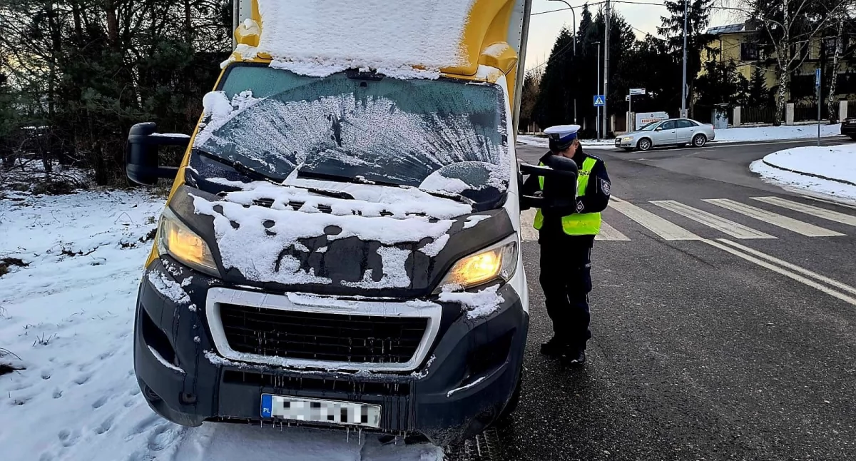 Policja - komunikaty , Szyba kompletnie zamarznięta ruszył trasę - zdjęcie, fotografia