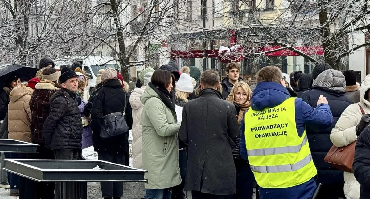 Administracja , Ćwiczenia ewakuacyjne Urzędzie Miasta Kalisza - zdjęcie, fotografia