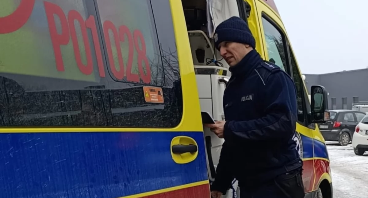 Policja - komunikaty , skrajnie wychłodzony Policjanci ostatniej chwili uratowali mężczyznę - zdjęcie, fotografia
