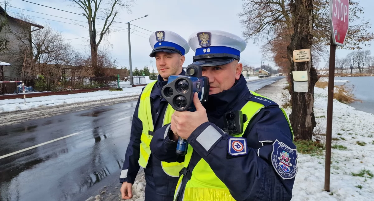 Policja - komunikaty , Brawurowa jazda zimowych warunkach letni kierowca stracił prawo jazdy - zdjęcie, fotografia