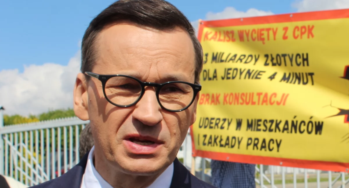 Były premier Mateusz Morawiecki na spotkaniu z mieszkańcami ulicy Elektrycznej w maju 2025