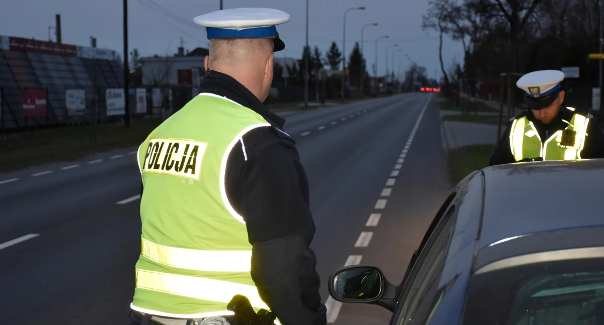 Policja - komunikaty , Pokonało rondo zatrzymali świadkowie - zdjęcie, fotografia