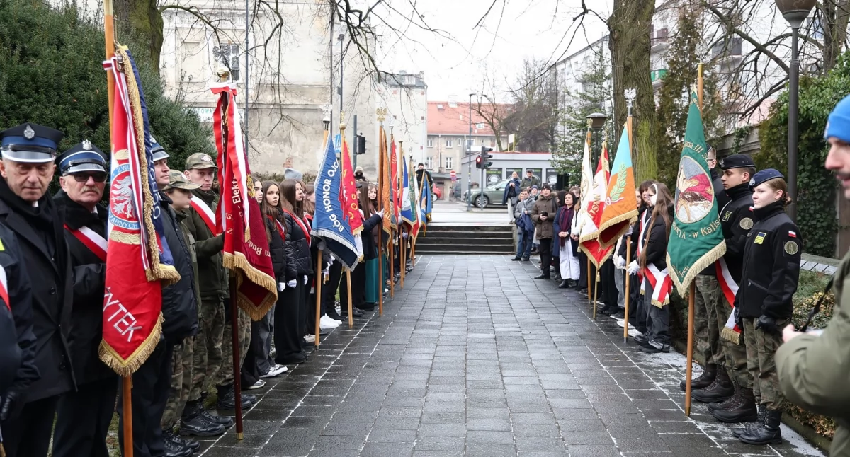 Święta i uroczystości , Kaliszanie złożyli hołd żołnierzom Armii Krajowej - zdjęcie, fotografia