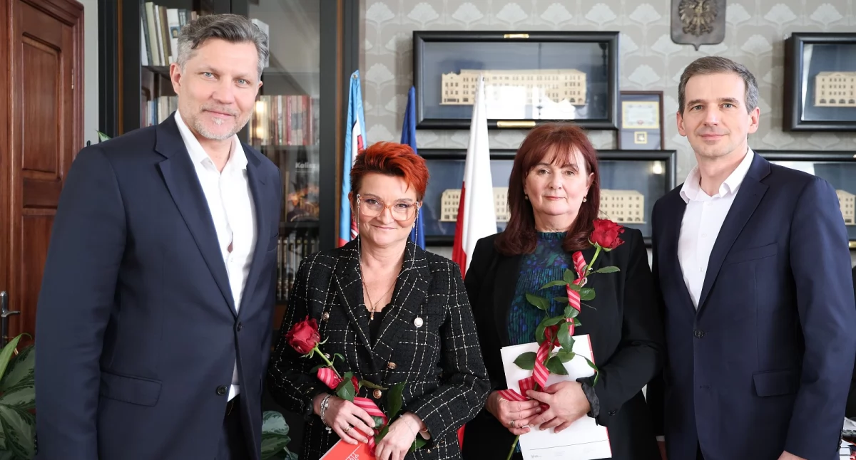 Administracja , Podziękowanie wieloletnią pracę - zdjęcie, fotografia