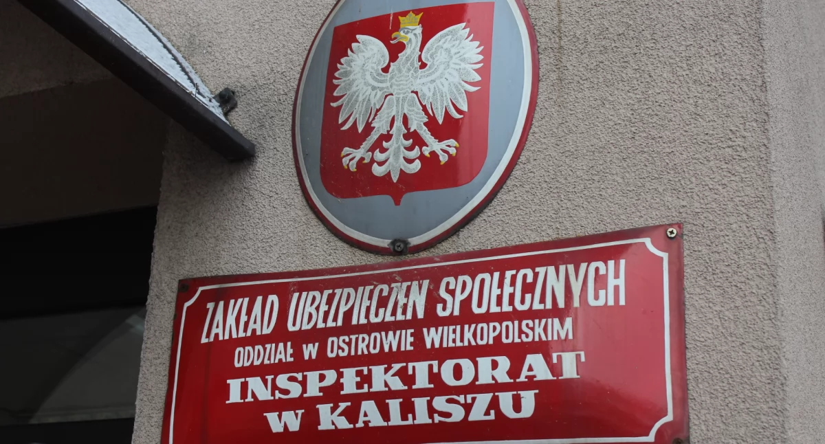 Informacje od partnerów, upomnienie przypomnienie bieżąco będzie powiadamiał przedsiębiorcę zaległościach składkowych - zdjęcie, fotografia