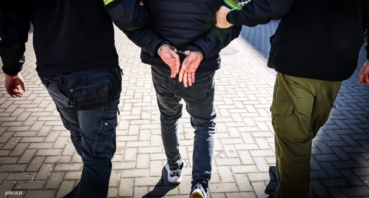 Kronika Kryminalna, Szukali znaleźli policjantów akcji - zdjęcie, fotografia
