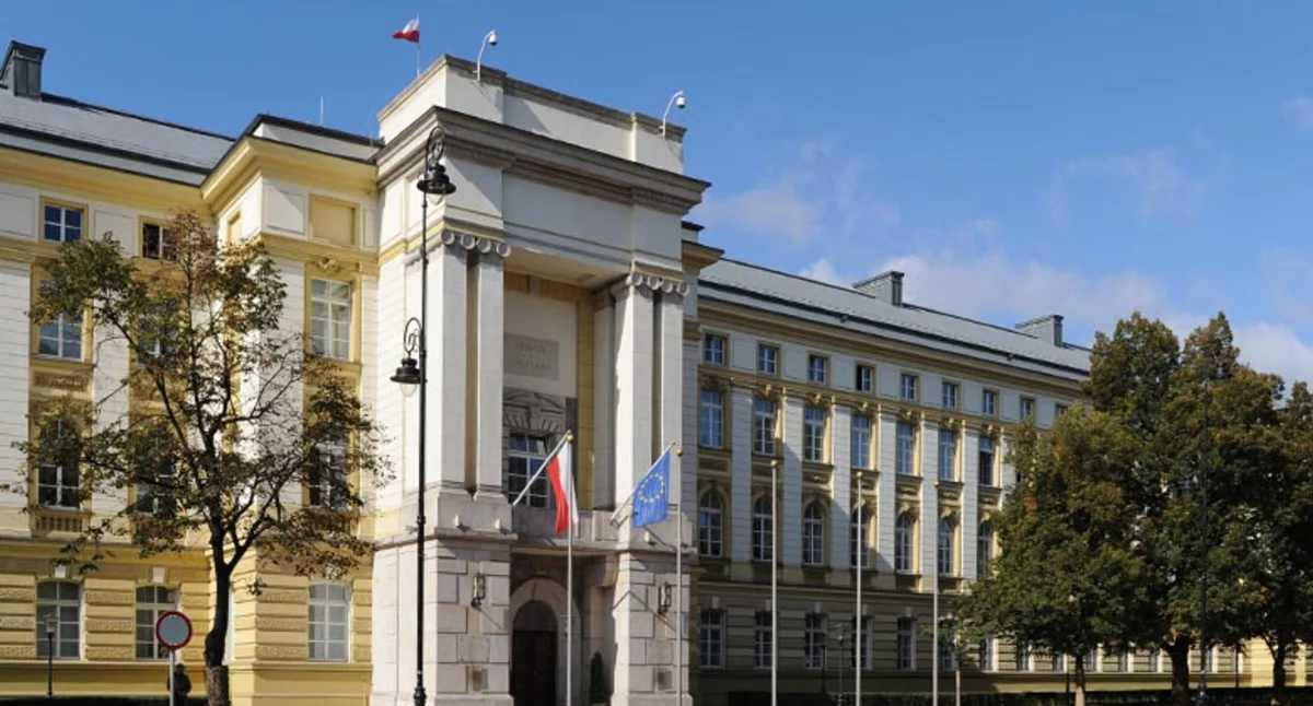 Polityka, Coraz więcej niezadowolonych rządu Tuska - zdjęcie, fotografia