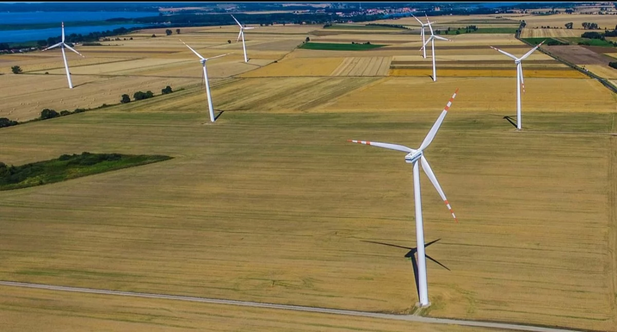 Polityka, Komisja Europejska konsekwentna realizacji niszczącej polityki klimatycznej - zdjęcie, fotografia