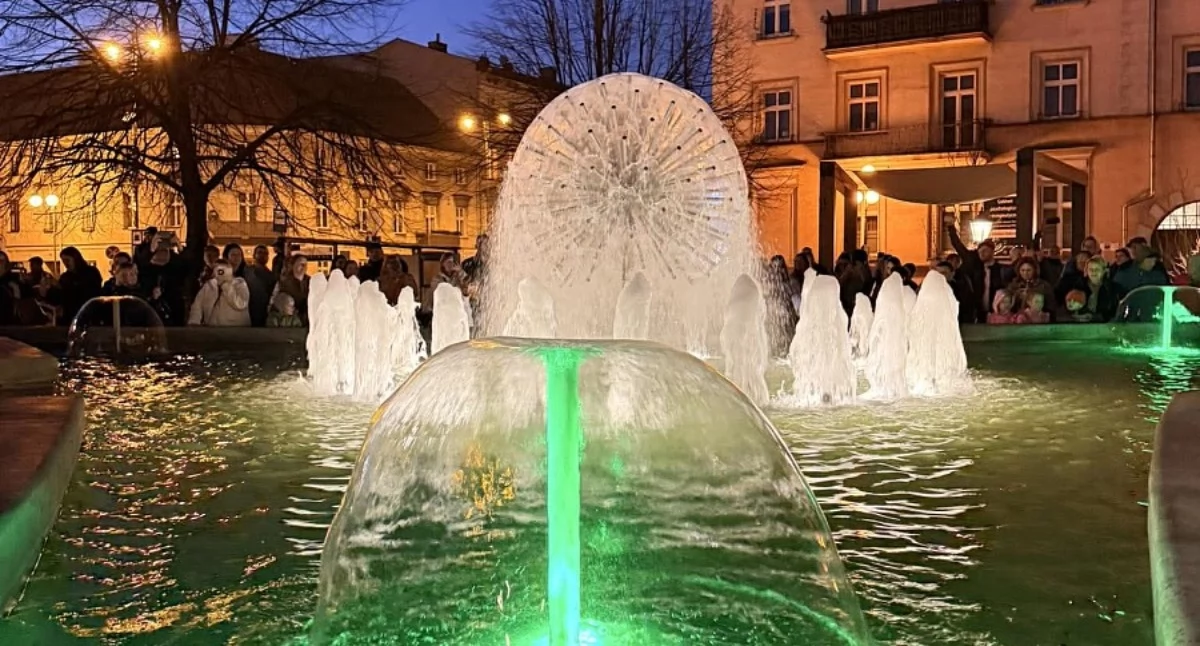 Atrakcje i Ciekawostki, Fontanna „Noce dnie” uruchomiona! - zdjęcie, fotografia
