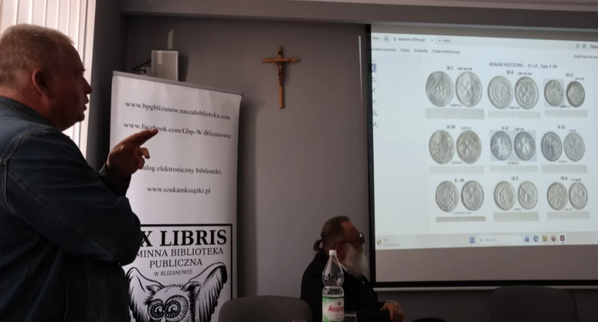 spotkanie z archeologami w sali nad biblioteką