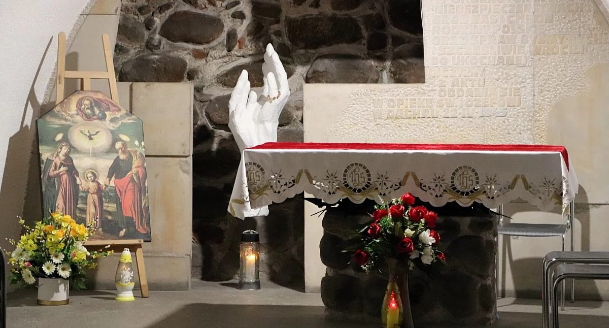 Święta i uroczystości , hołdzie pomordowanym duchownym - zdjęcie, fotografia
