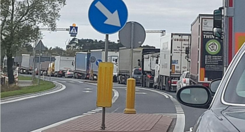 Transport, Ogromne korki drodze Kalisz Ostrów - zdjęcie, fotografia