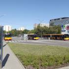 Warszawa - przy stacji Wilanowska: perony dla rozmaitych linii autobusowych; parkuj i jedź