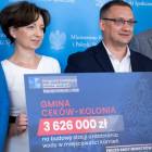Marlena Maląg Minister Rodziny i Polityki Społecznej i Mariusz Chojnacki, wójt gminy...