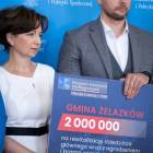 Marlena Maląg Minister Rodziny i Polityki Społecznej i Michał Kraszkiewicz p.o. wójta...