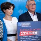 Marlena Maląg Minister Rodziny i Polityki Społecznej i Marek Albrecht, wójt gminy...