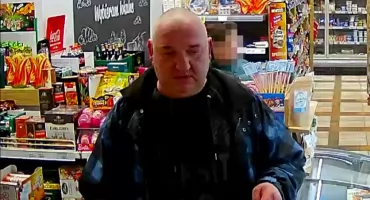 Rozpoznajesz tego mężczyznę? Zadzwoń na policję!