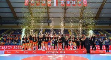 Panie zagrają o pucharowe trofeum