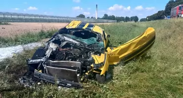 Mustang wpadł do rowu, dachował i stanął w płomieniach. Kierowca pijany